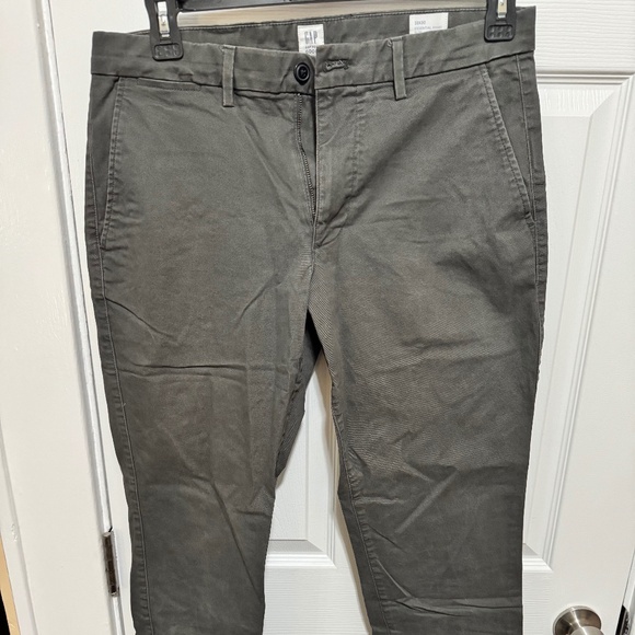 Men’s Gray Khaki Pants (33x30) | Gap Slim-fit Essential Khakis - Picture 2 of 8